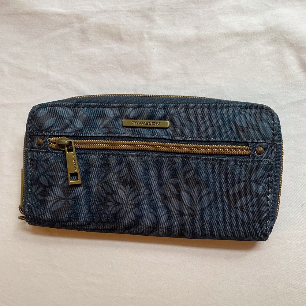 Travelon Wallet